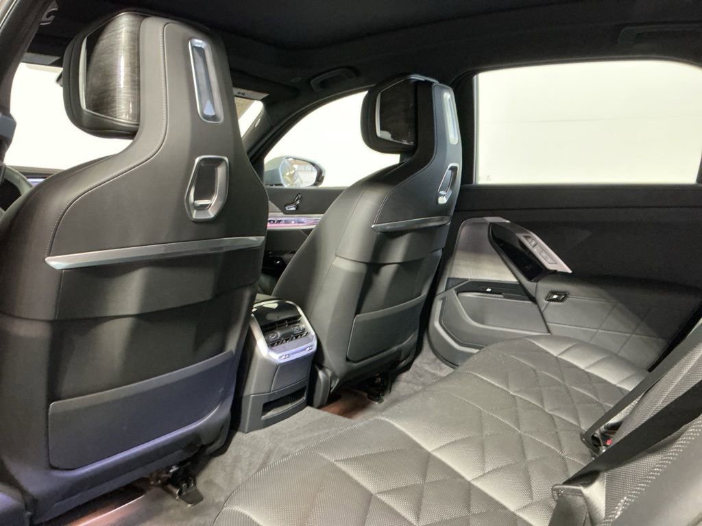 Certified 2025 BMW 740i w/ Premium Package image 26