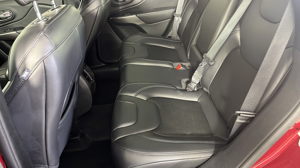 Used 2020 Jeep Cherokee Latitude Plus AWD/4WD image 17