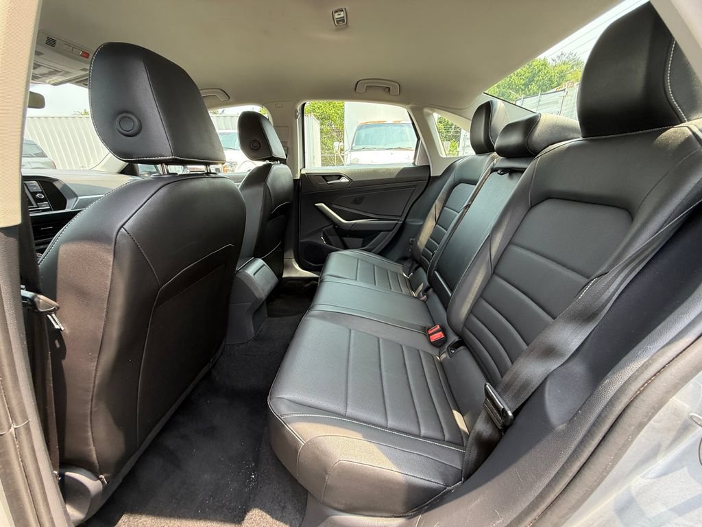 Used 2024 Volkswagen Jetta SE FWD image 22