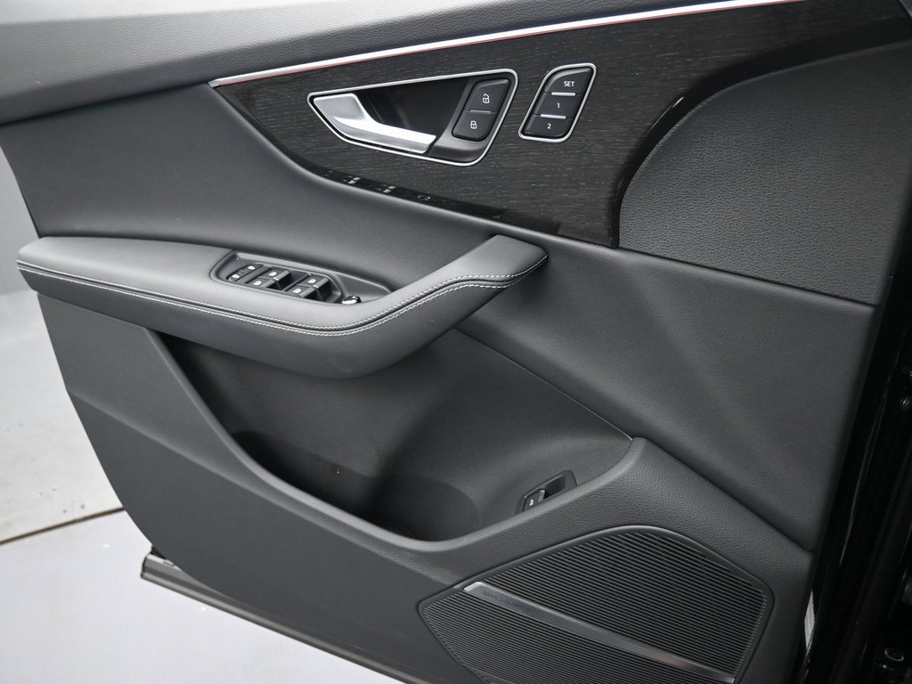 Used 2025 Audi Q7 2.0T Premium Plus w/ Premium Plus Package image 30