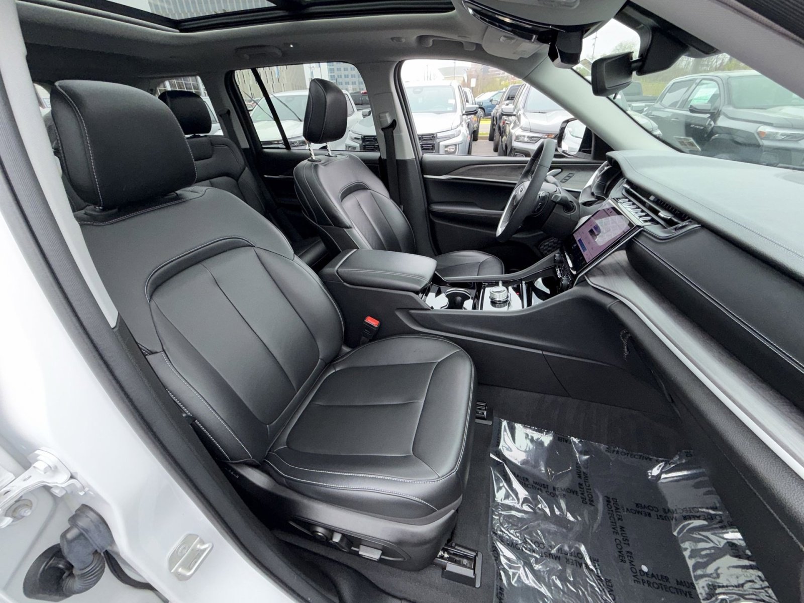 Used 2023 Jeep Grand Cherokee Limited image 27