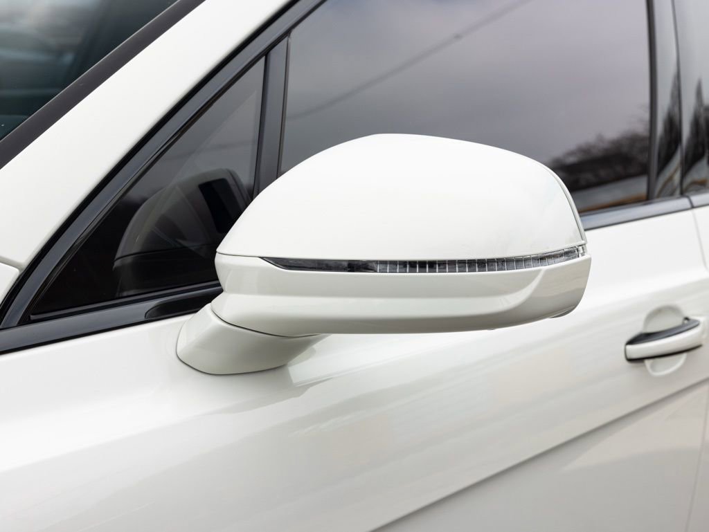 Used 2023 Bentley Bentayga Extended Wheelbase image 22