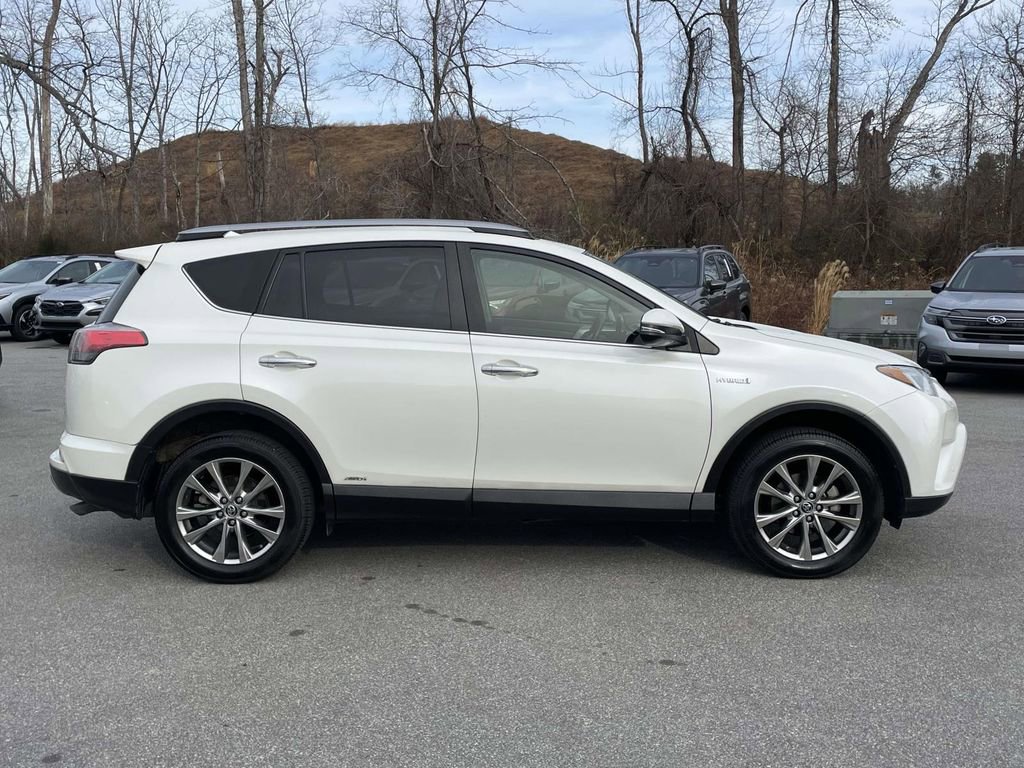 Used 2017 Toyota RAV4 Limited image 29