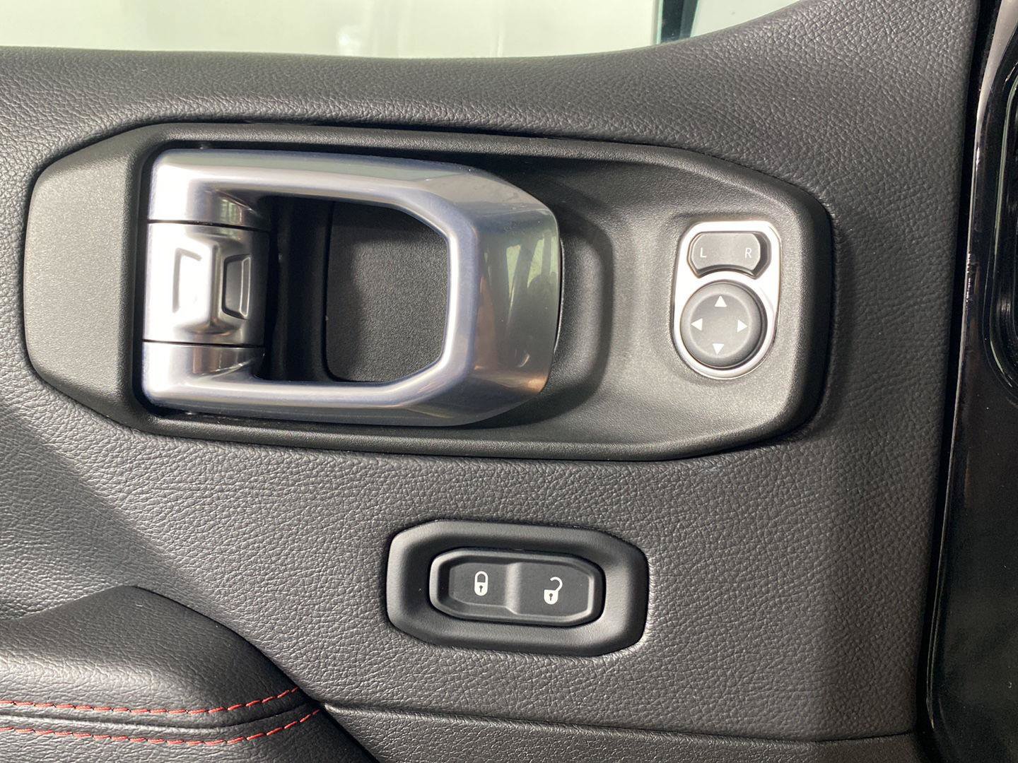 Used 2022 Jeep Gladiator Rubicon AWD/4WD image 28