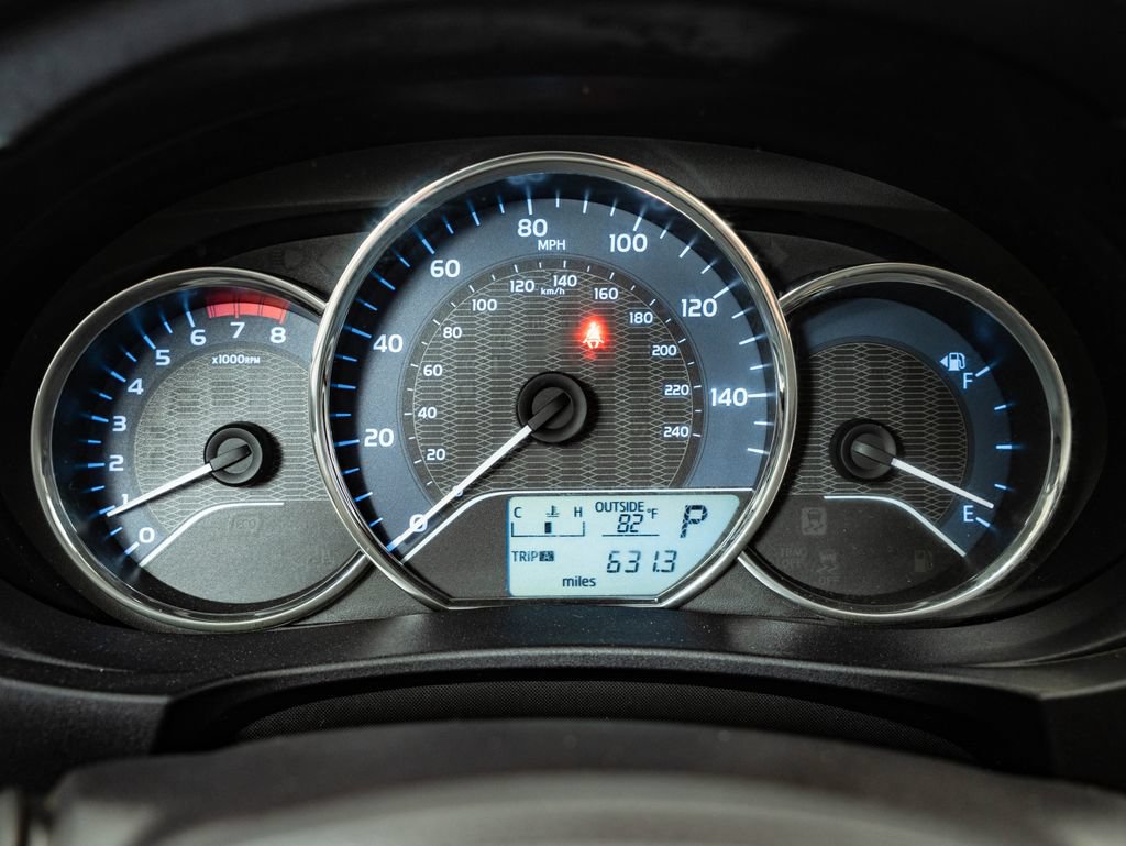 Used 2015 Toyota Corolla LE FWD image 29