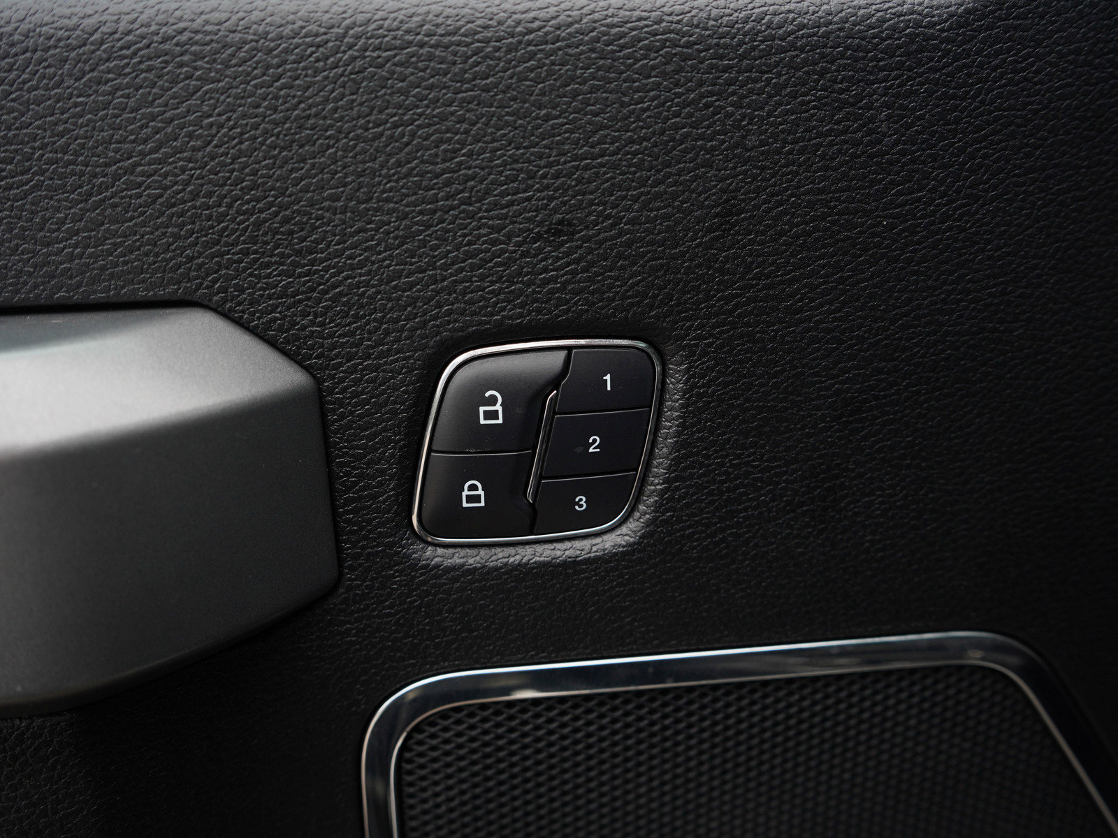 Used 2017 Ford F350 Platinum w/ Platinum Ultimate Package image 25