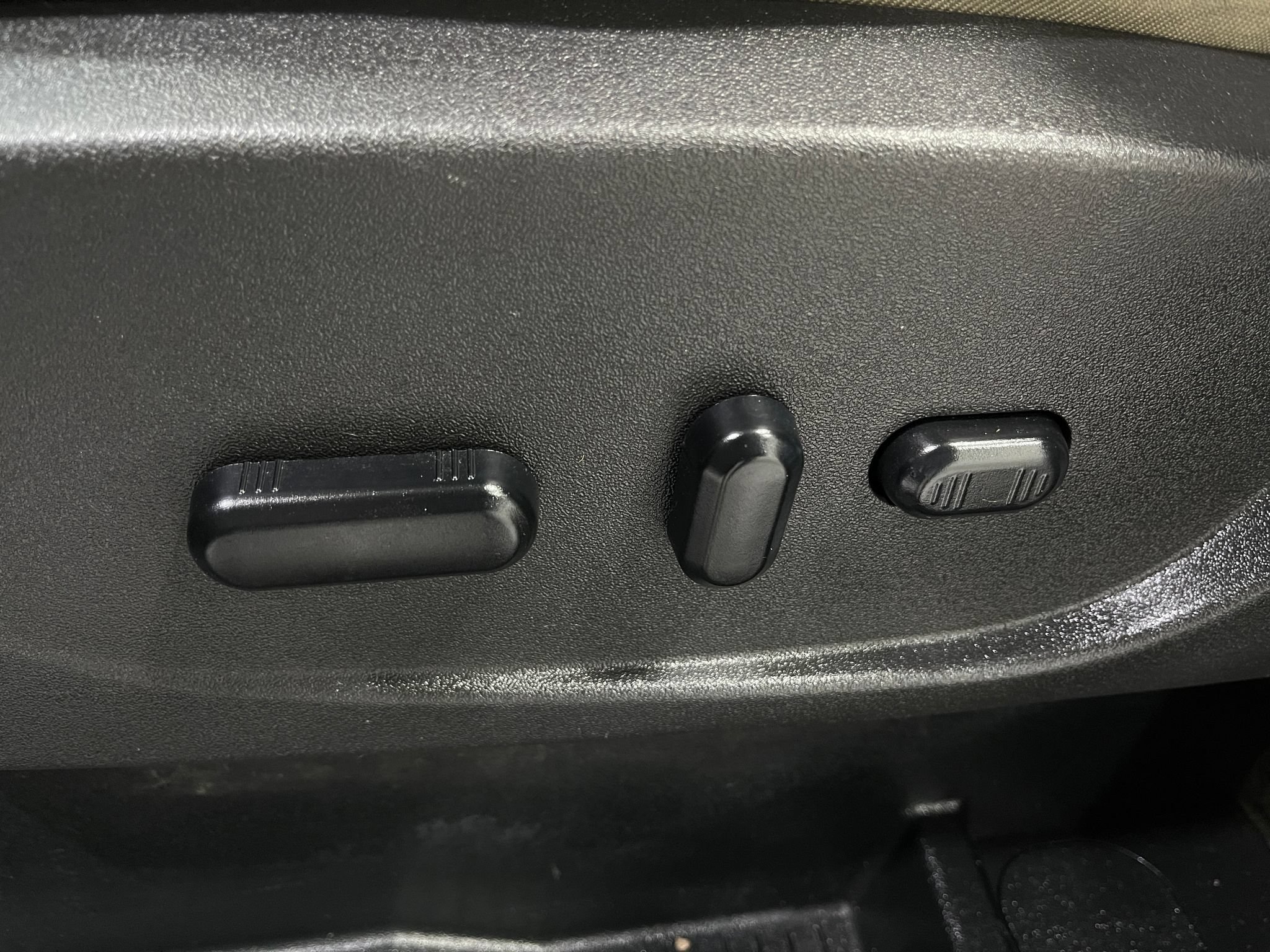 Used 2019 Ford Escape Titanium FWD image 17