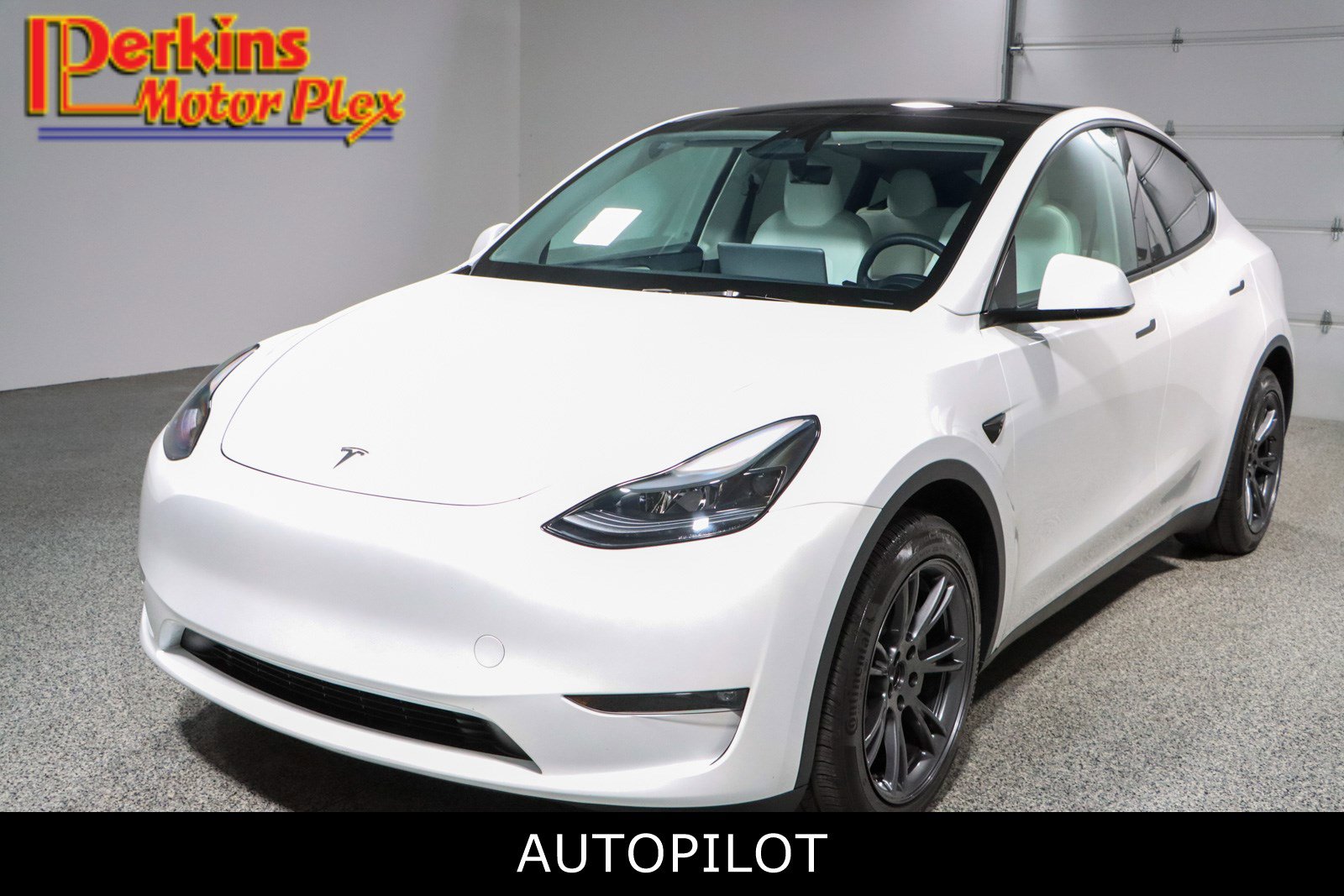 Used 2025 Tesla Model Y Long Range image 1