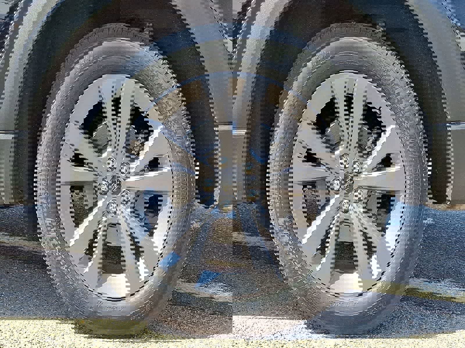 Used 2022 Ford Explorer XLT w/ Equipment Group 202A AWD/4WD image 39