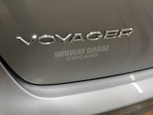 Used 2021 Chrysler Voyager Lxi FWD image 8