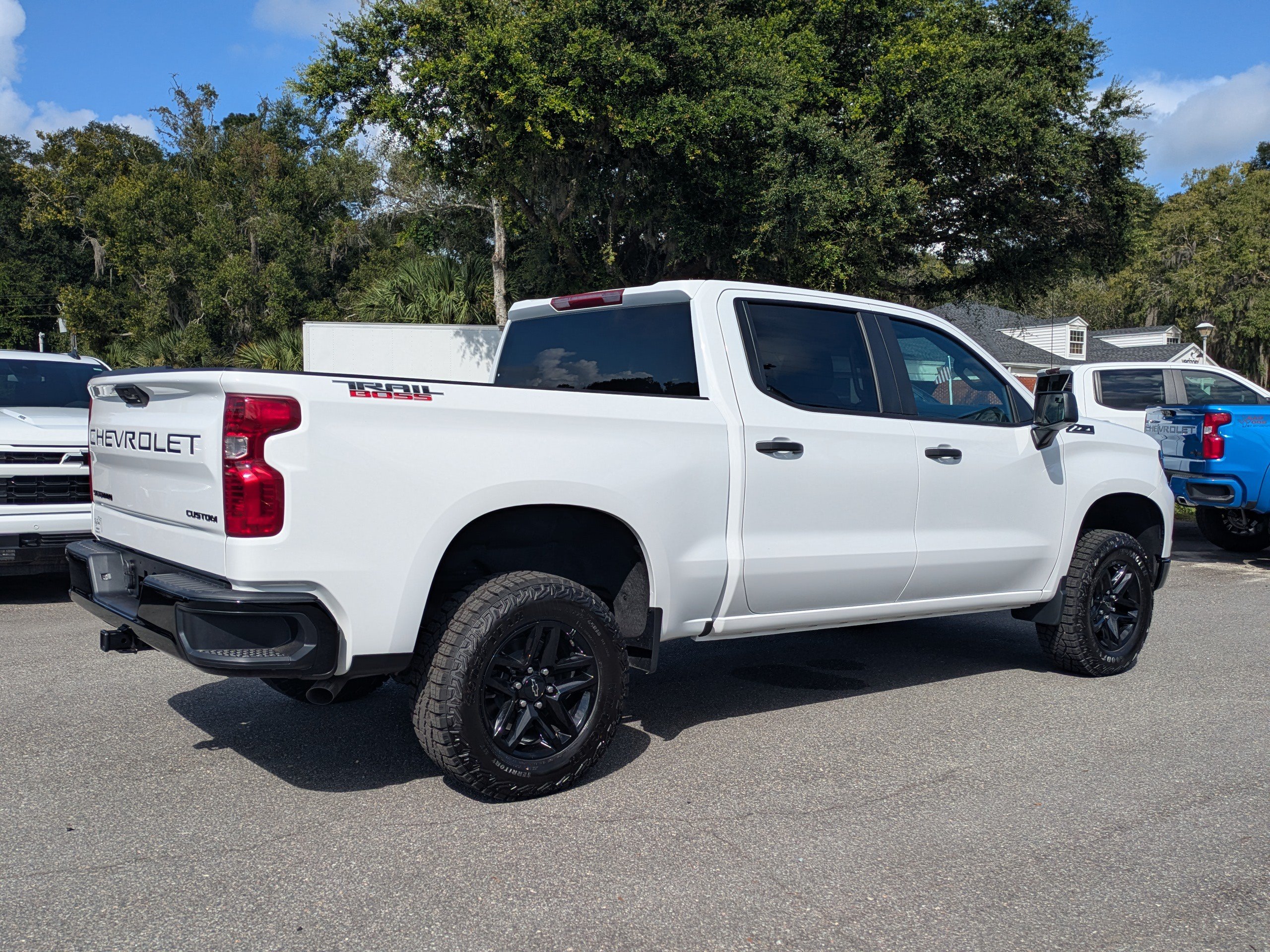 New 2026 Chevrolet Silverado 1500 Custom Trail Boss w/ LPO, Dark Essentials Package AWD/4WD image 4