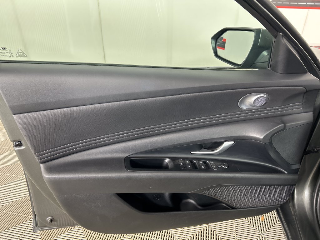 Used 2025 Hyundai Elantra SEL FWD image 11