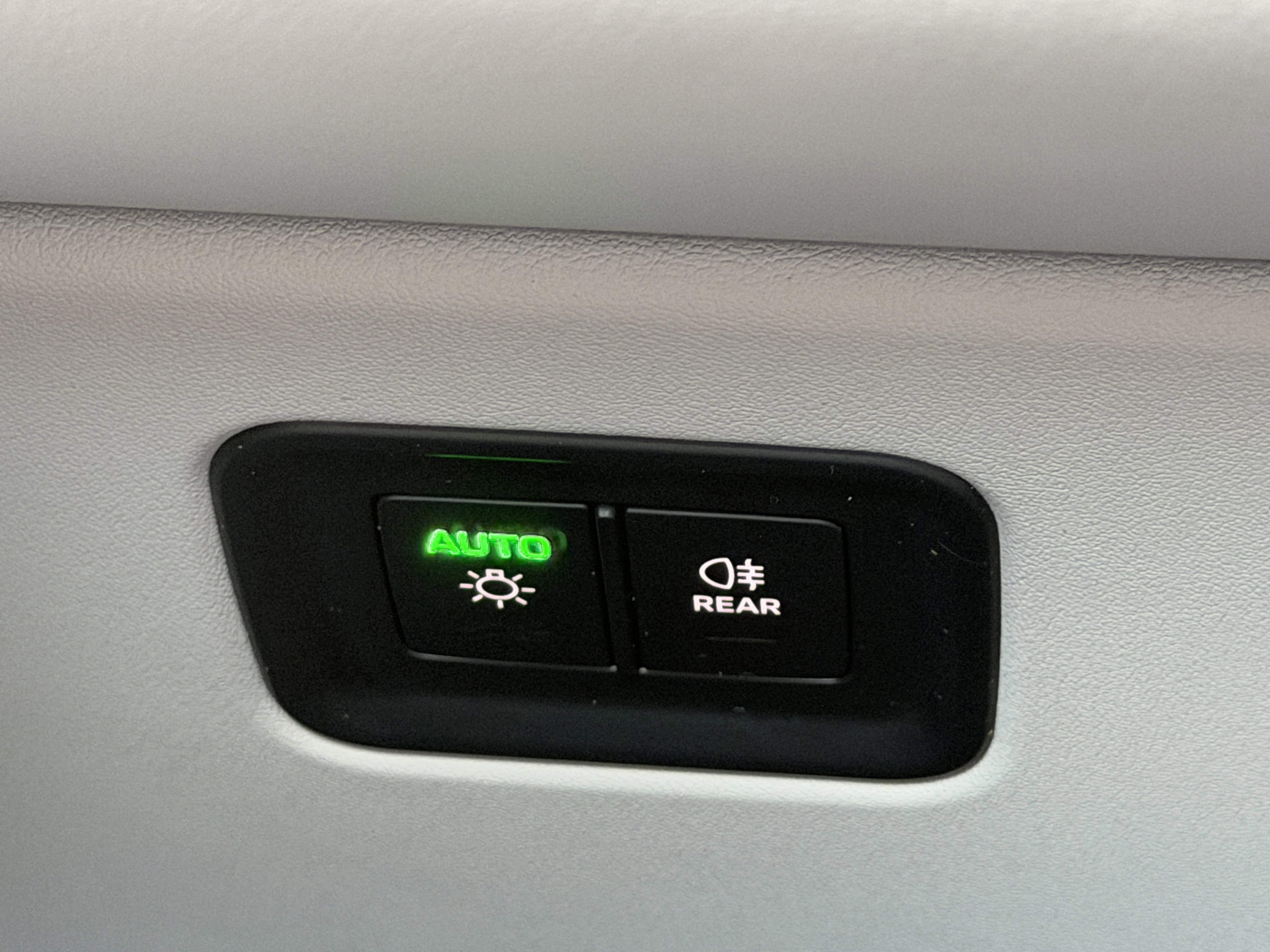 Certified 2024 Porsche Macan 4 Electric image 36