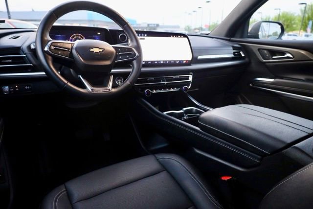 Used 2025 Chevrolet Traverse LT image 6