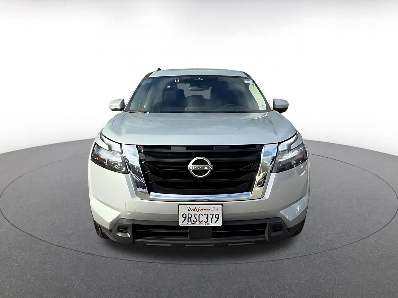 Used 2025 Nissan Pathfinder SV image 4