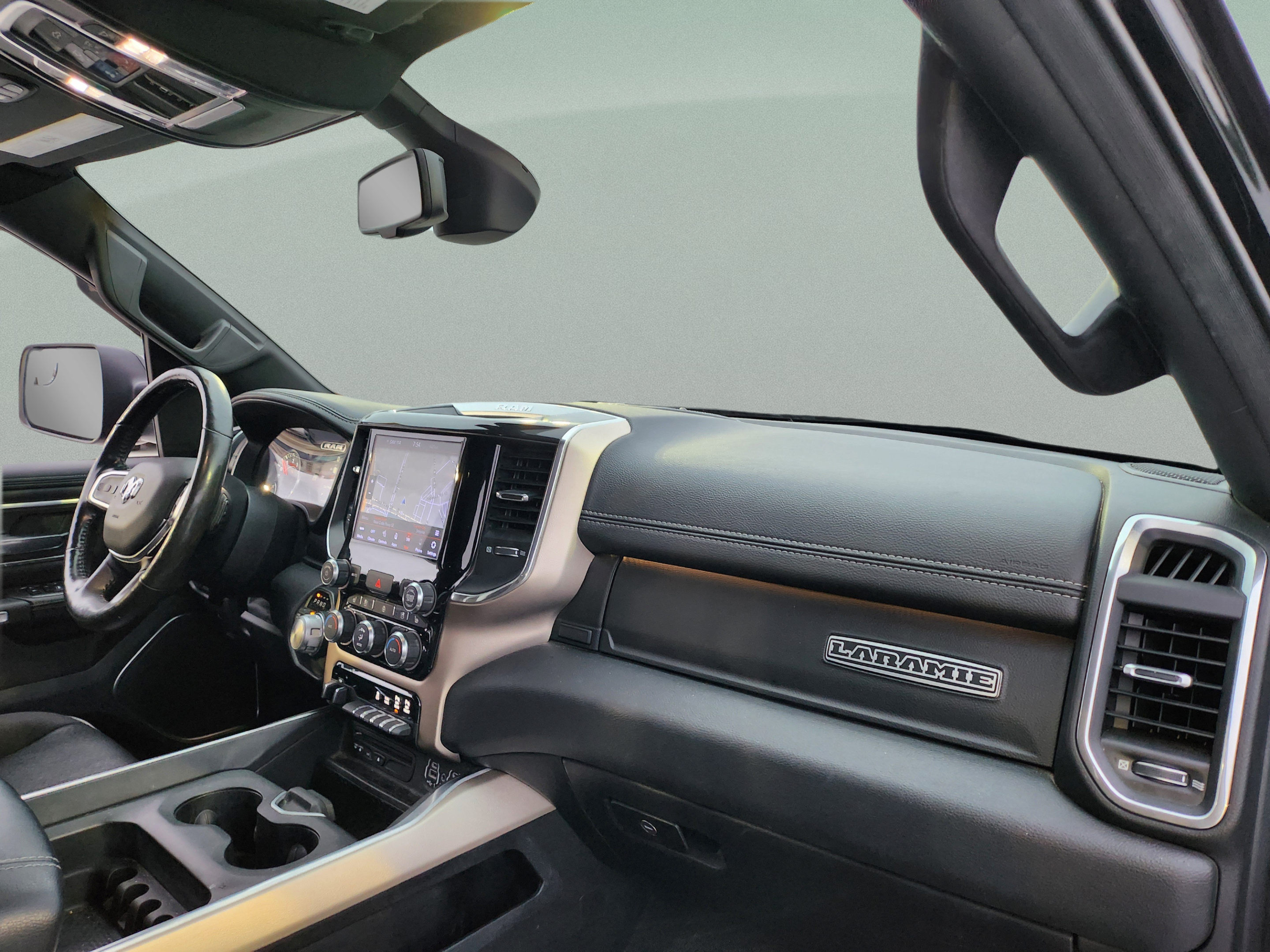 Used 2019 RAM 1500 Laramie w/ Sport Appearance Package AWD/4WD image 25