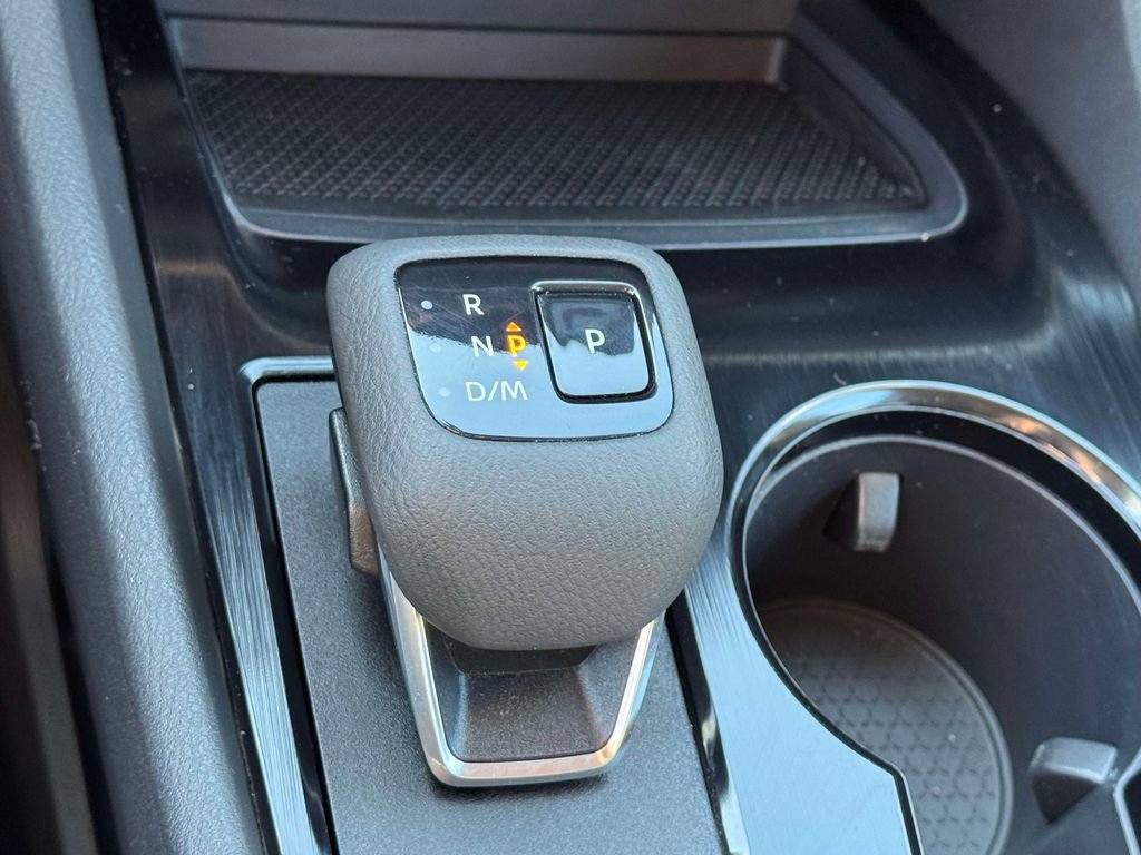 Certified 2025 Nissan Rogue SV image 29