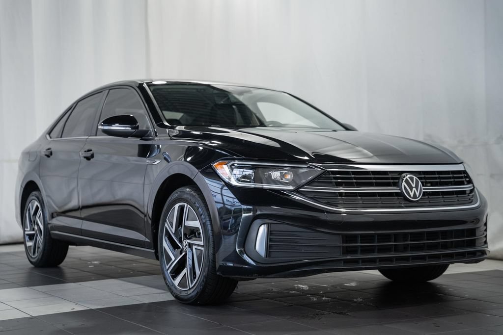 Used 2024 Volkswagen Jetta SEL FWD image 1
