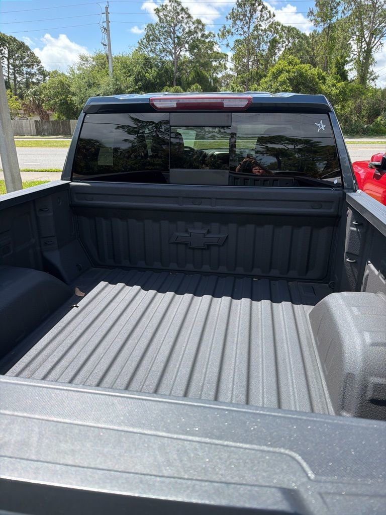 Used 2020 Chevrolet Silverado 1500 LTZ w/ LTZ Premium Package AWD/4WD image 4