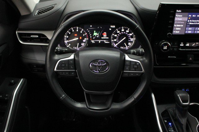 Used 2022 Toyota Highlander XLE image 25