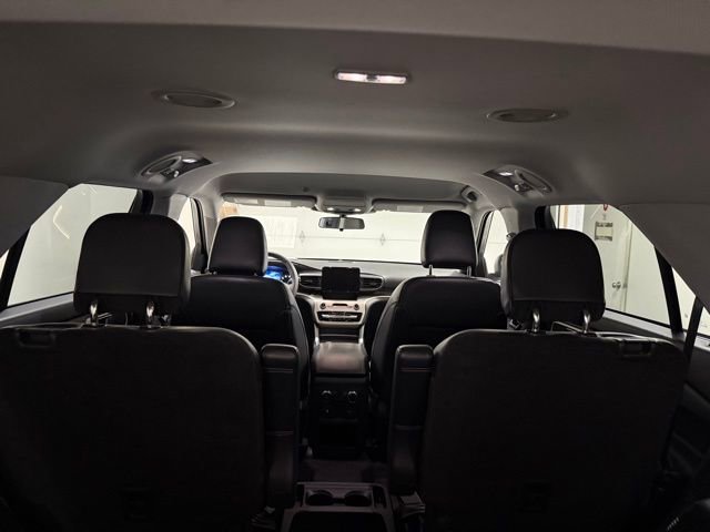 Used 2021 Ford Explorer XLT w/ Equipment Group 202A image 9