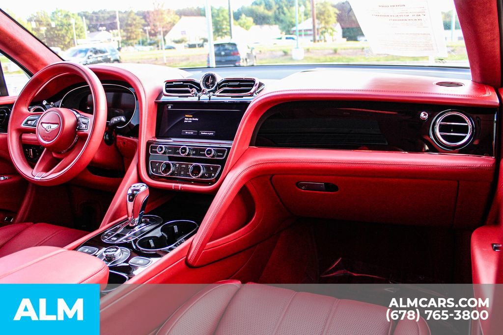Used 2023 Bentley Bentayga image 25