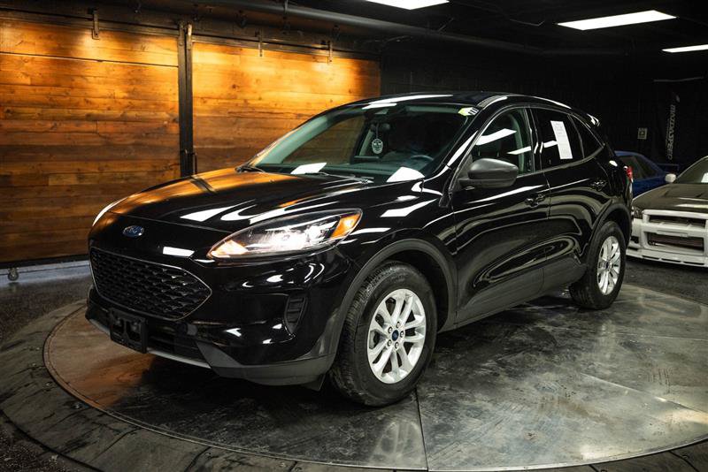 Used 2022 Ford Escape SE w/ Cold Weather Package image 2