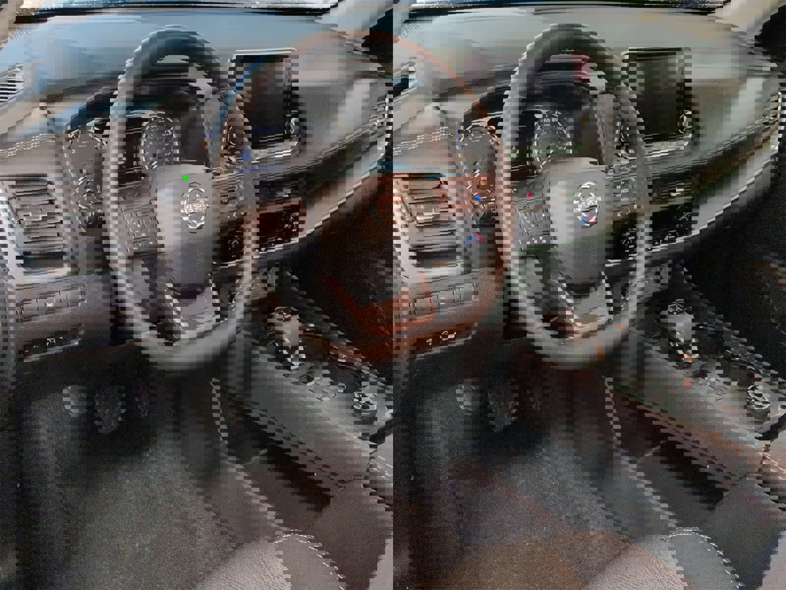 Used 2025 Nissan Rogue SV image 10