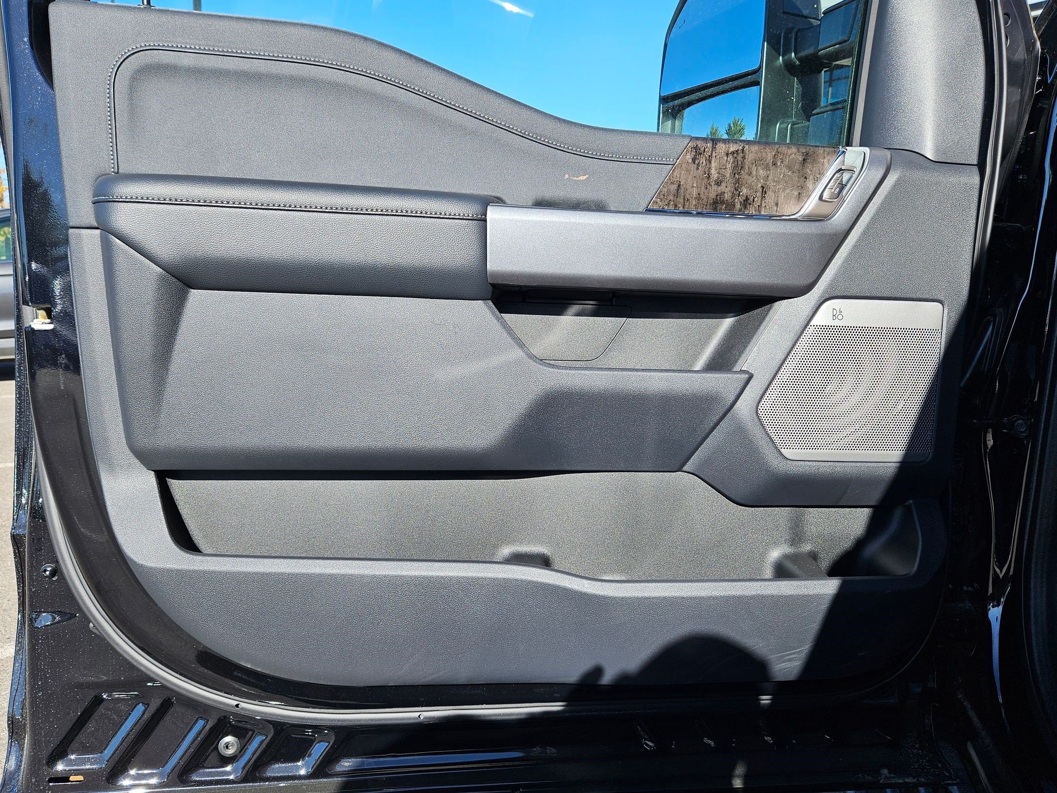 New 2025 Ford F350 Lariat w/ Tremor Off-Road Package AWD/4WD image 14