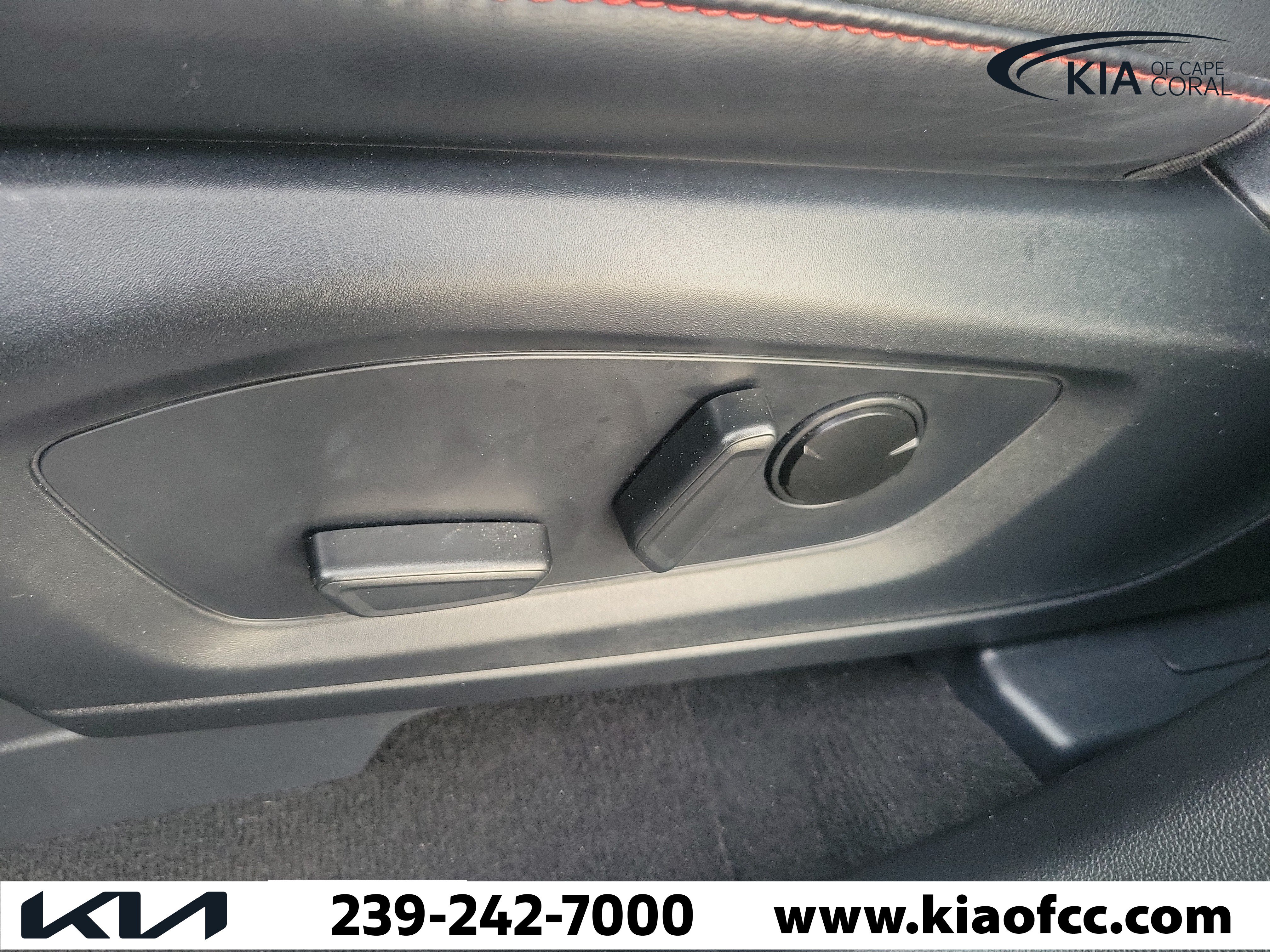 Used 2025 Ford Explorer ST-Line w/ ST-Line Street Pack AWD/4WD image 24