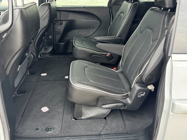 Used 2026 Chrysler Pacifica Limited image 17