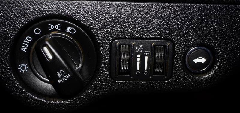 Used 2016 Chrysler 300 Limited w/ Driver Convenience Group image 27