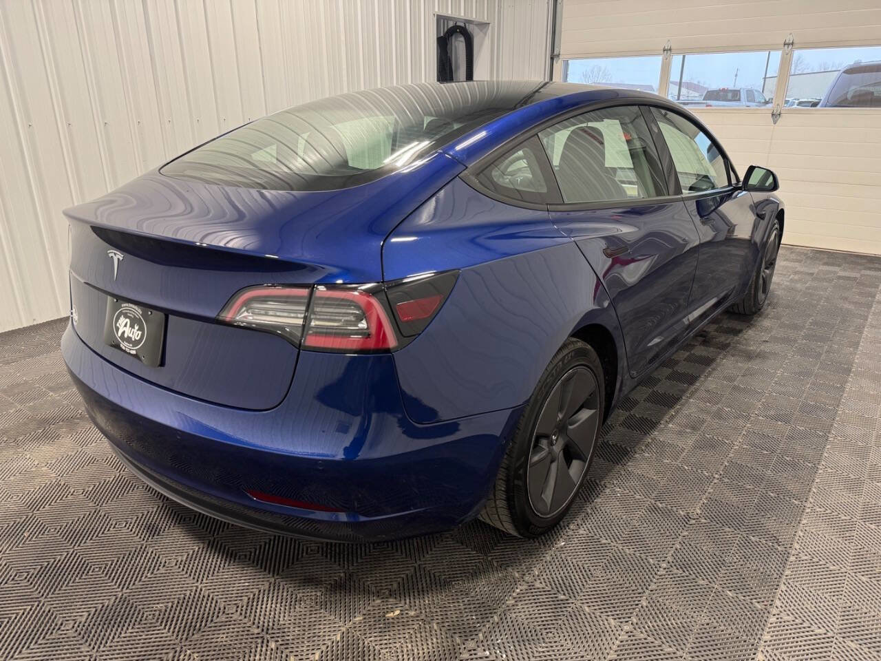 Used 2022 Tesla Model 3 Base 4dr Sedan image 3