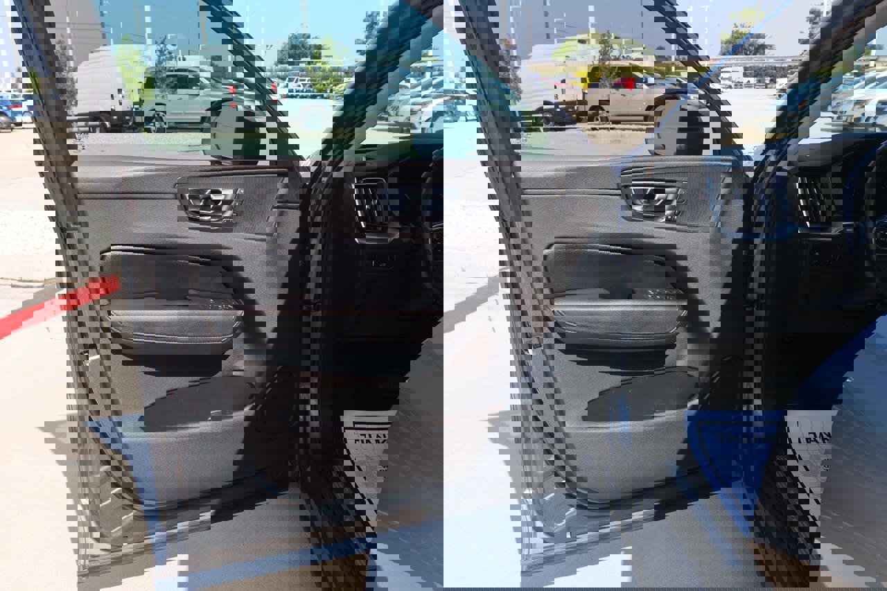 Used 2018 Volvo XC60 T5 Momentum w/ Convenience Package image 25