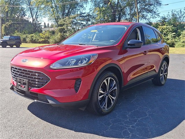 Used 2022 Ford Escape SE w/ SE Sport Appearance Package image 6