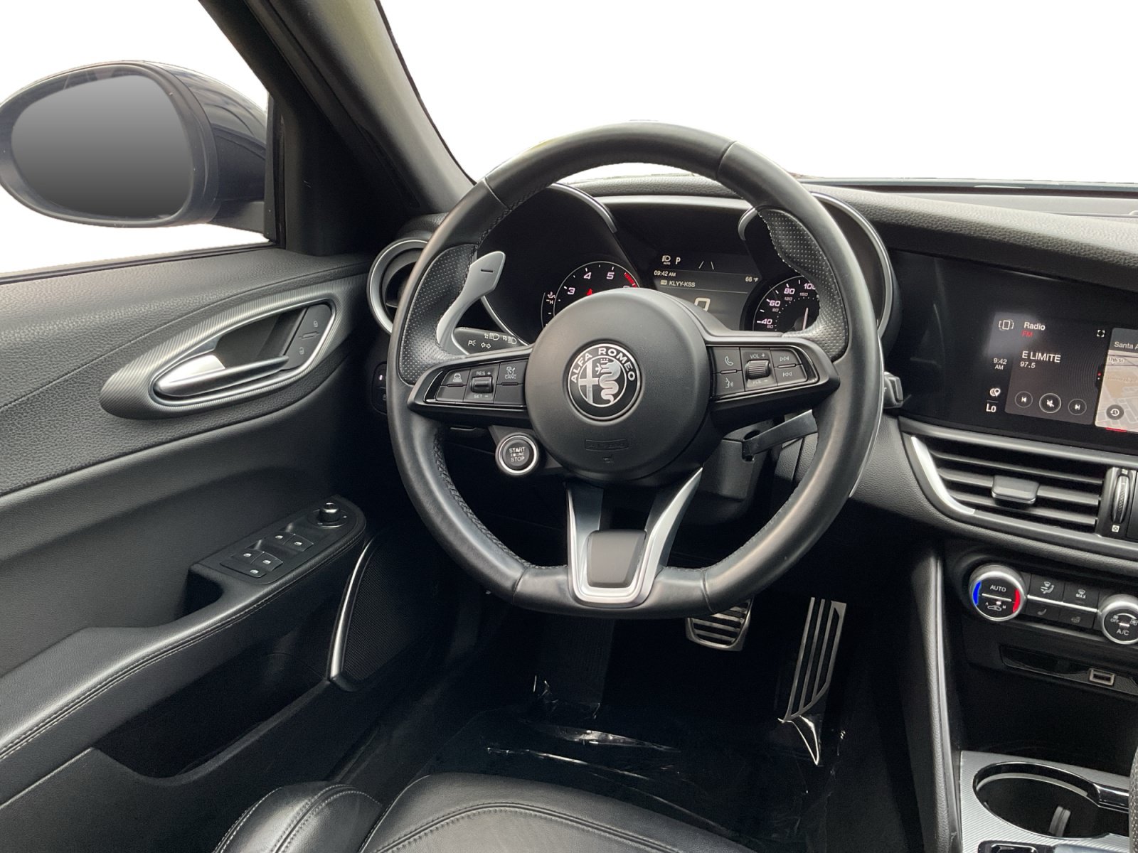 Used 2023 Alfa Romeo Giulia Veloce RWD image 11