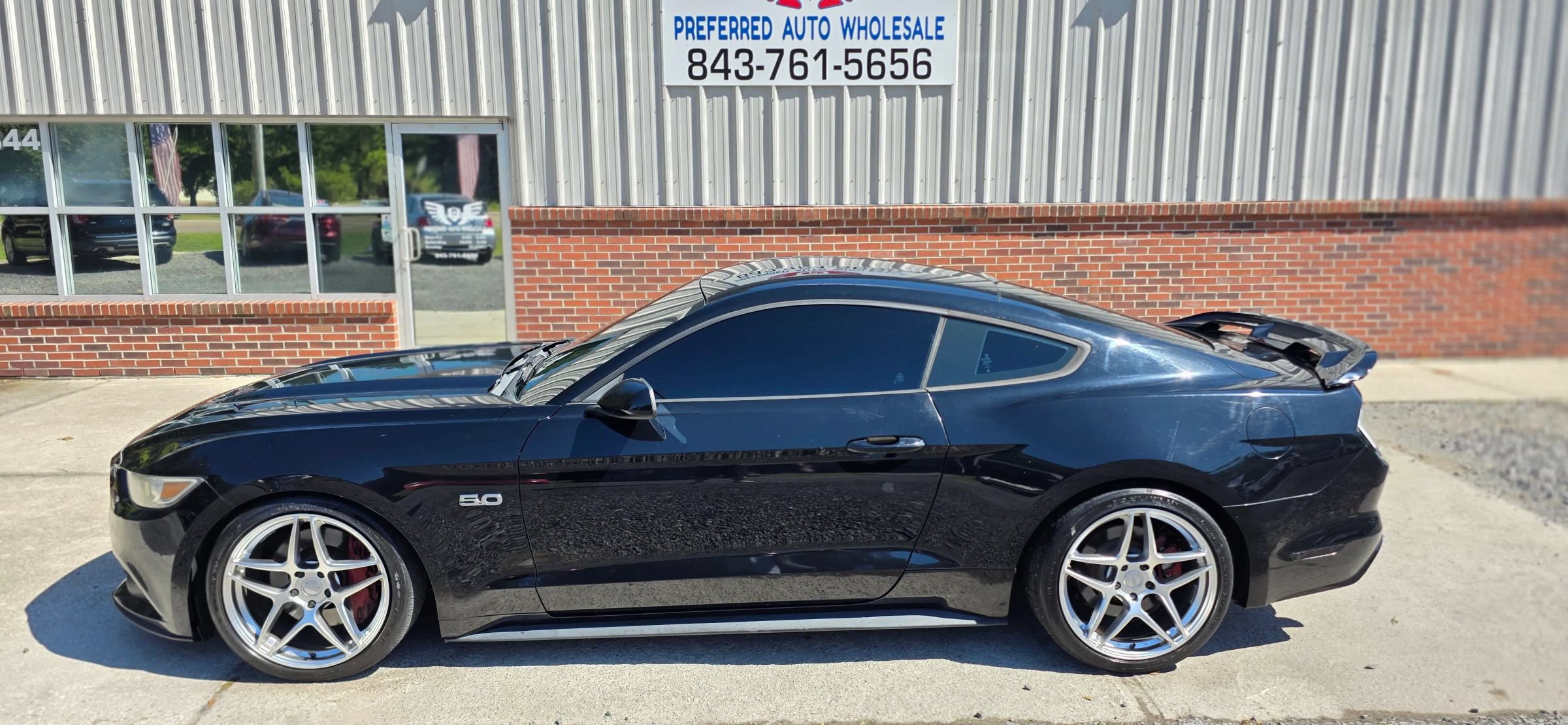 Used 2017 Ford Mustang GT RWD image 3