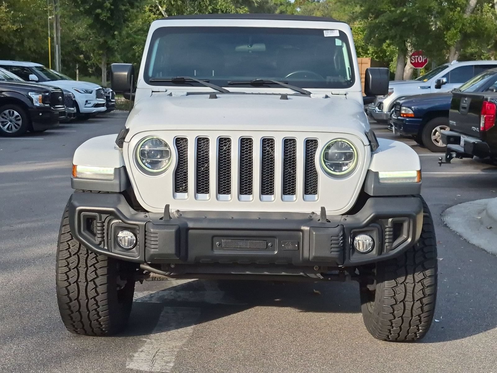 Used 2018 Jeep Wrangler Unlimited Sahara AWD/4WD image 8
