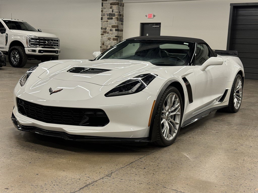 Used 2015 Chevrolet Corvette Z06 w/ 3LZ Preferred Equipment Group RWD image 3