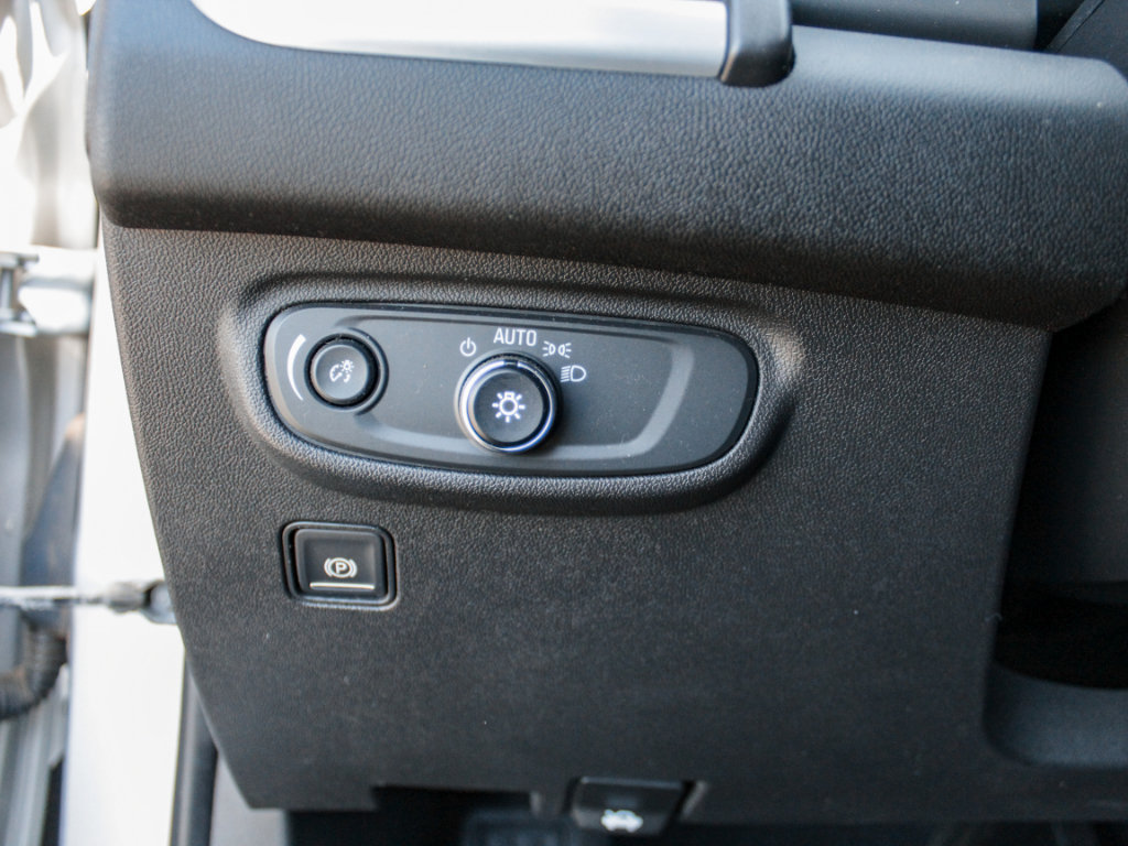 Used 2020 GMC Terrain SLE w/ Driver Convenience Package FWD image 12