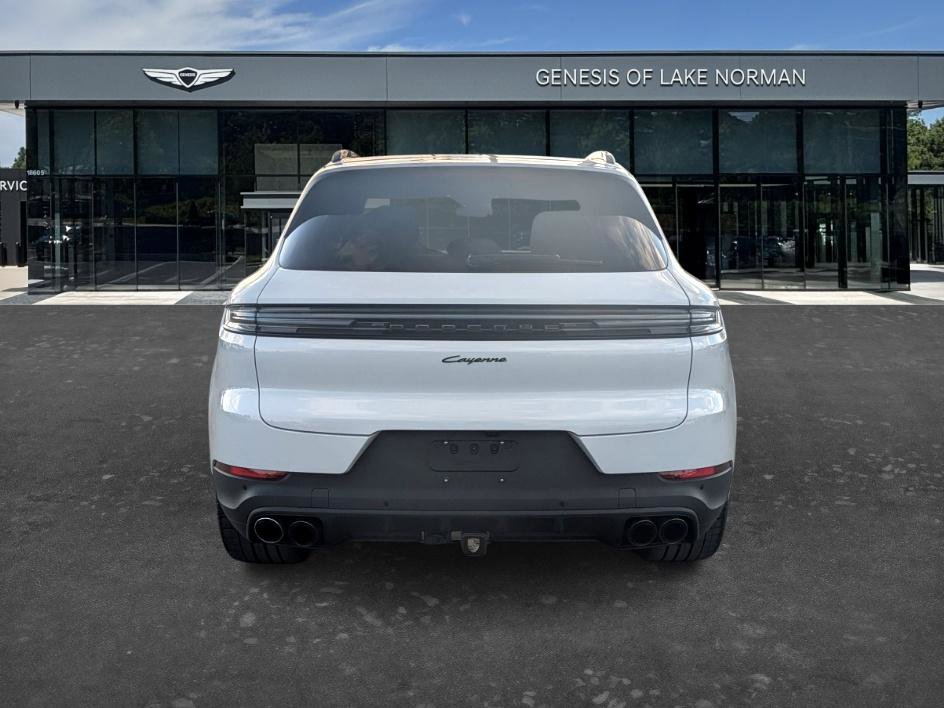 Used 2024 Porsche Cayenne AWD/4WD image 6