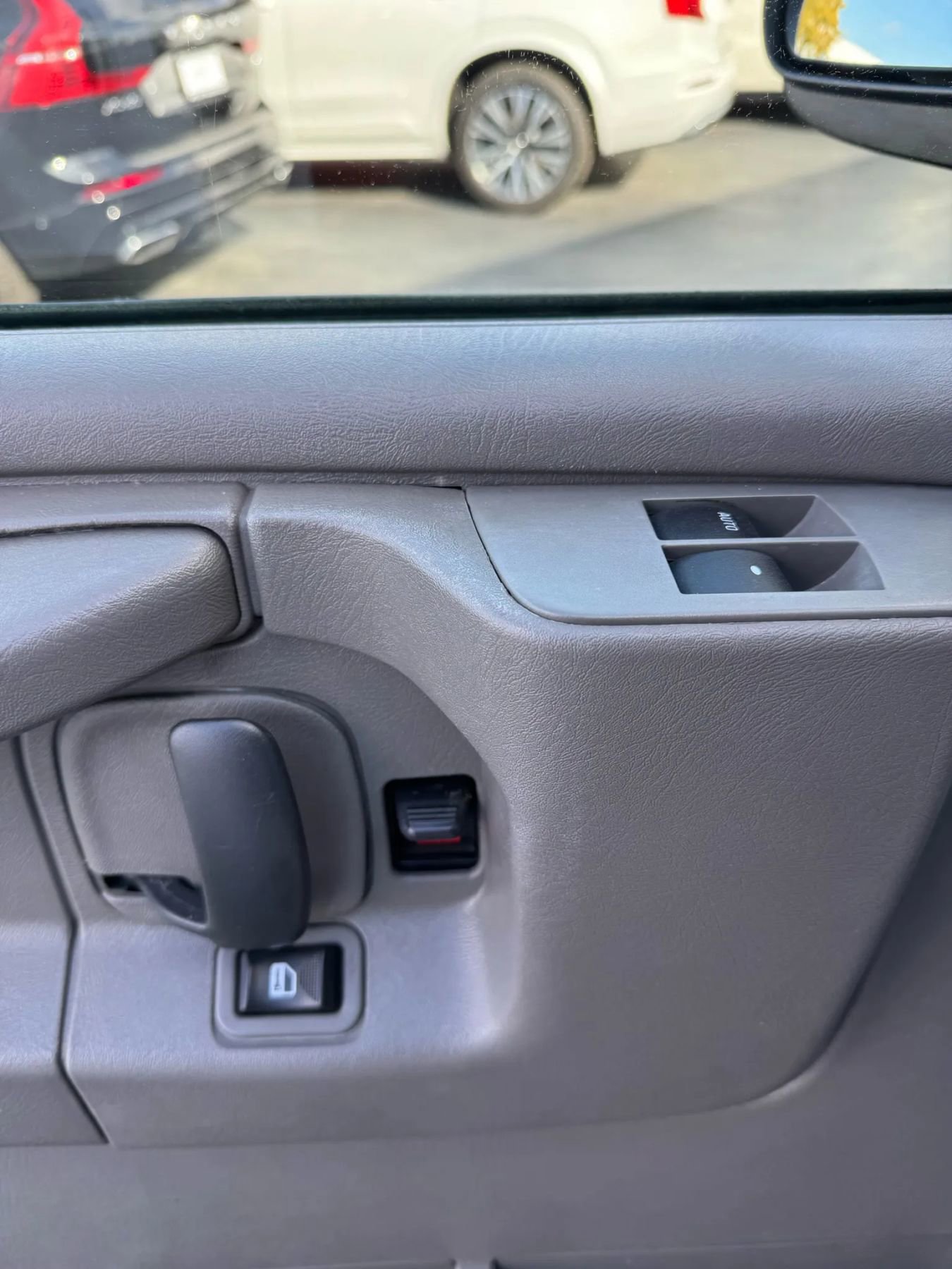 Used 2014 Chevrolet Express 2500 image 17