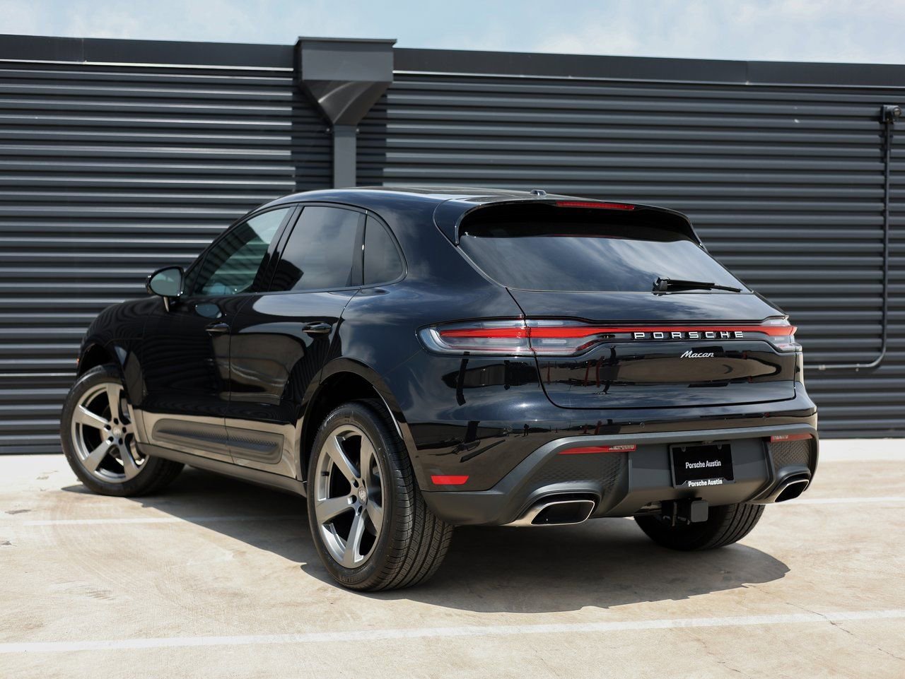 Certified 2025 Porsche Macan image 3