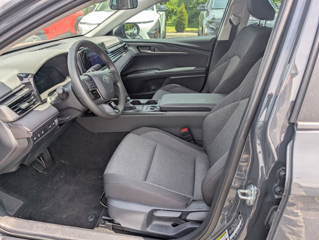 Used 2025 Toyota Camry LE AWD/4WD image 26