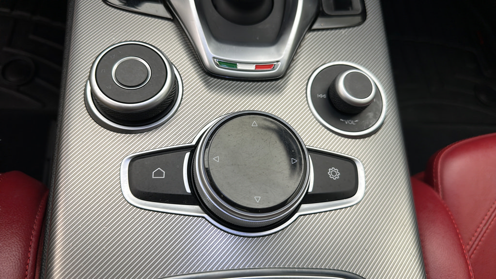Used 2023 Alfa Romeo Stelvio Veloce AWD/4WD image 22