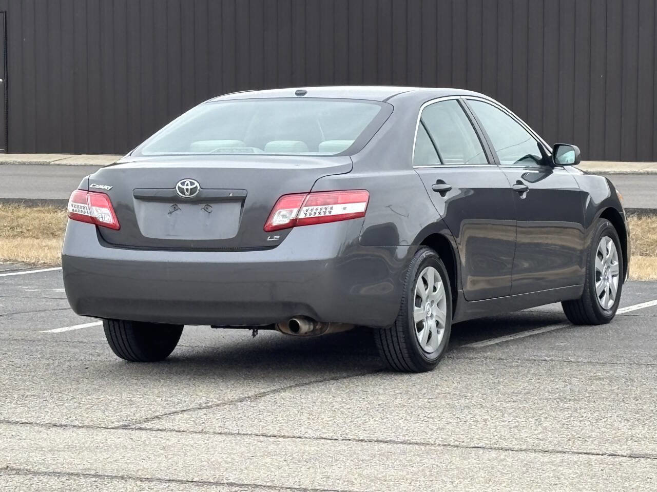 Used 2010 Toyota Camry LE image 6