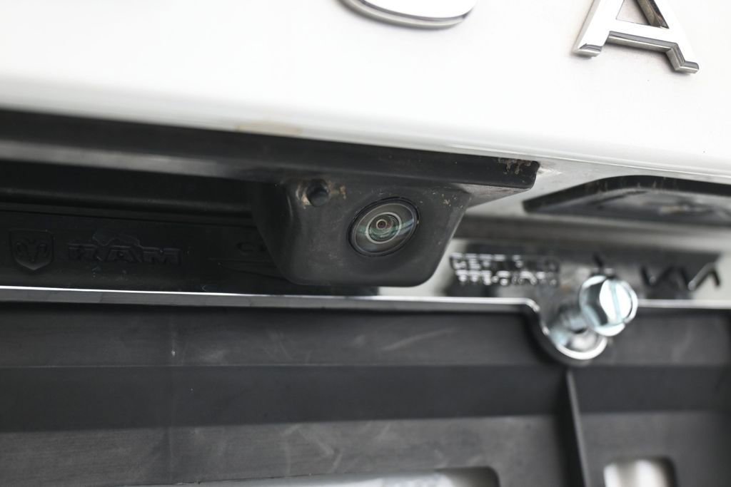 Used 2022 Volkswagen Tiguan SE R-Line image 33