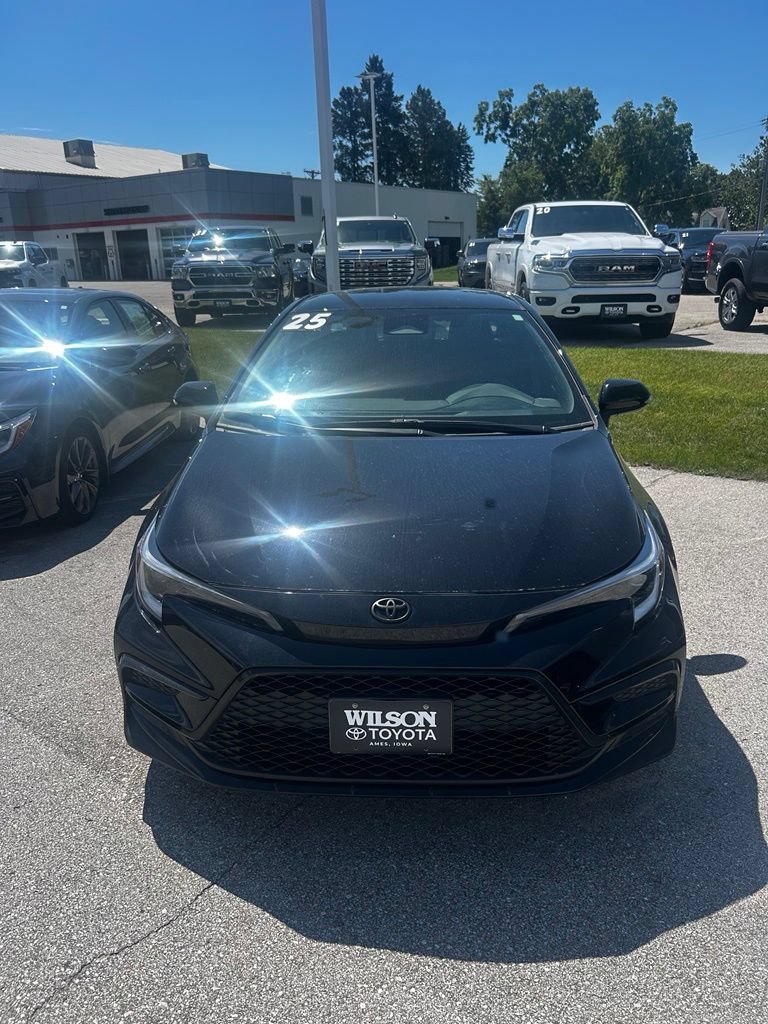 Used 2025 Toyota Corolla SE FWD image 1