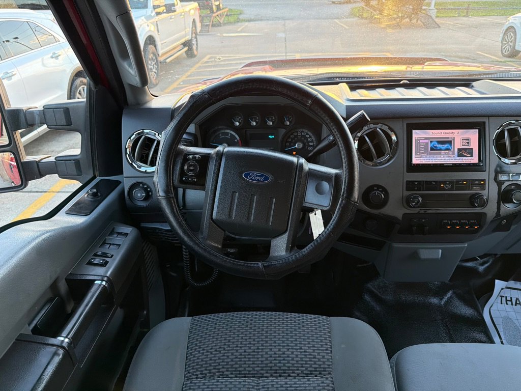 Used 2011 Ford F550 4x4 Crew Cab Super Duty w/ XLT Interior Pkg image 33