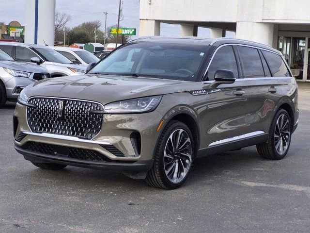 Used 2025 Lincoln Aviator Reserve w/ Illumination Package image 3